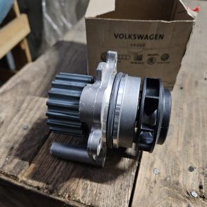 03L121011P Помпа водяна VAG