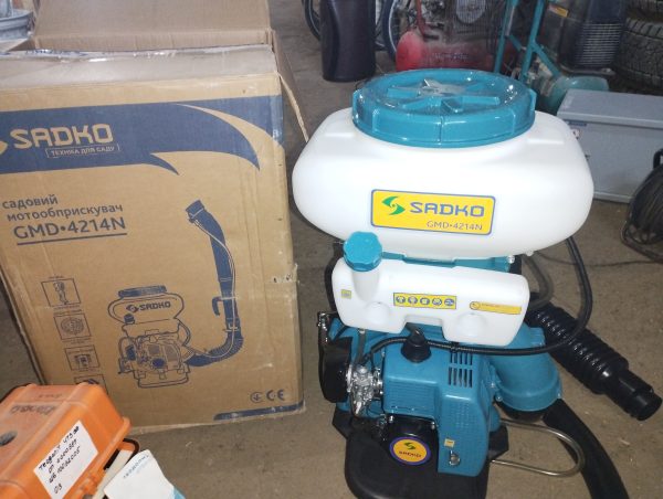 Бензиновий ранцевий обприскувач SADKO GMD-4214N