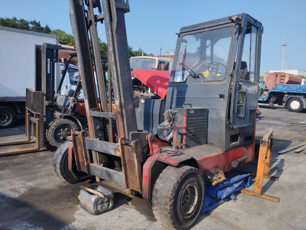 1750312287714 Навантажувач вилковий Moffett-RL35.3