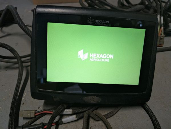 Система автоматичного водіння Ti7 GNSS L1+L2 RTK+3G гідравлічного типу SteerDirect Hydraulic