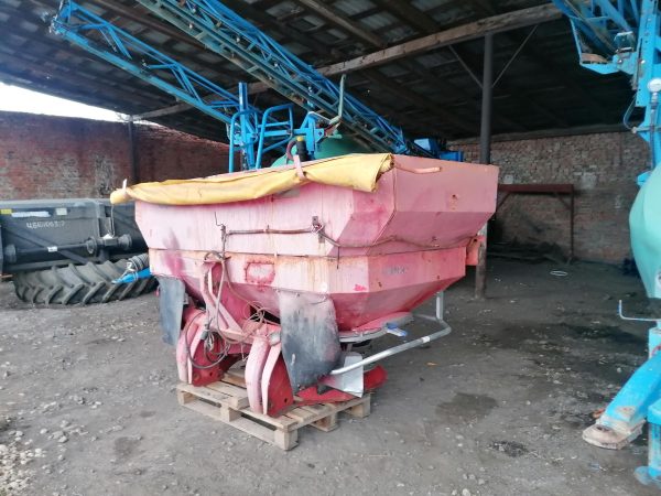 6. Розкидач добрив Kuhn Axis-24 №5128 1 Розкидач добрив Kuhn Axis