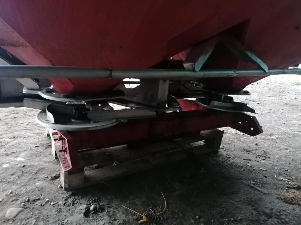 6. Розкидач добрив Kuhn Axis-24 №5128 2 Розкидач добрив Kuhn Axis