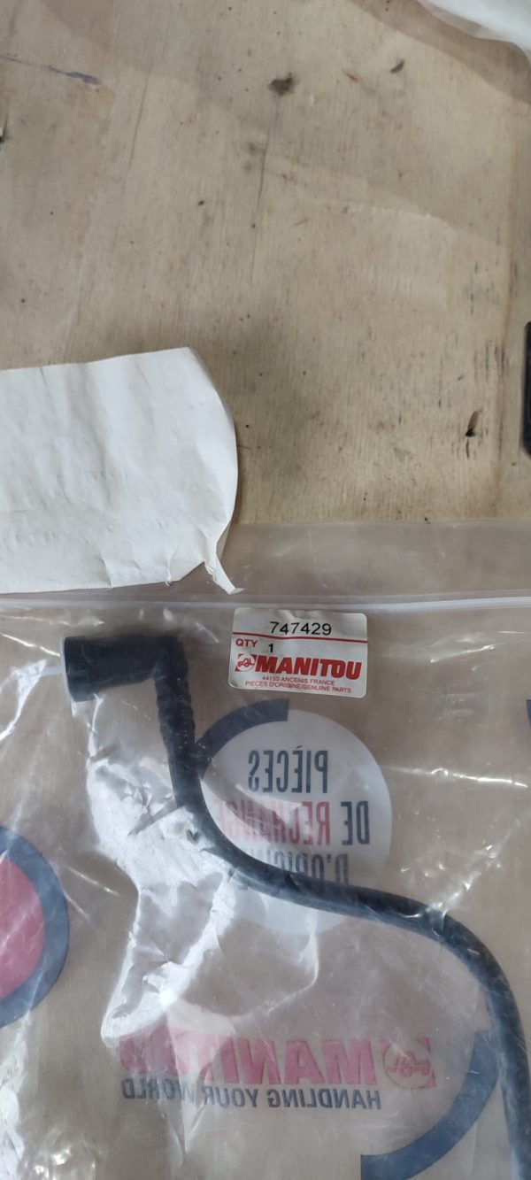 747429 Шланг Manitou1 747429 Шланг Manitou