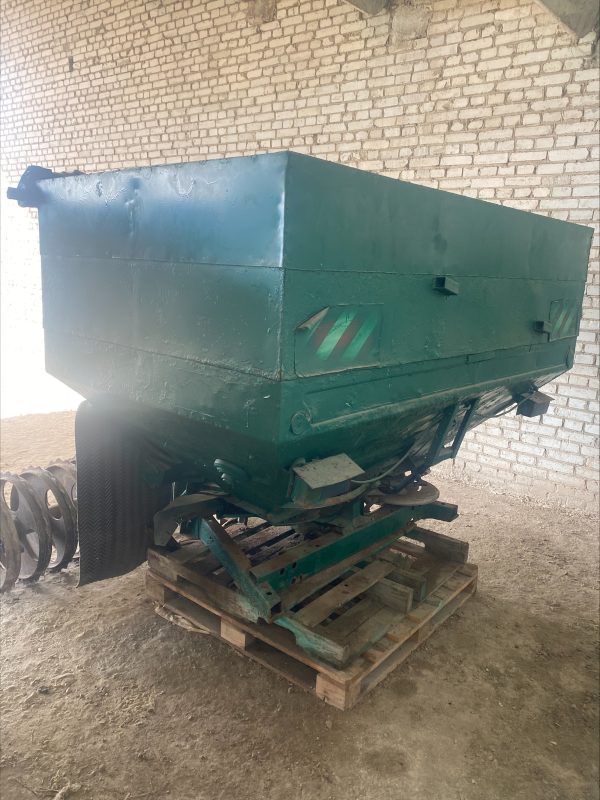 8-9. Розкидач AMAZONE ZAM 1200 815 Розкидач добрив Amazone ZAM-1200