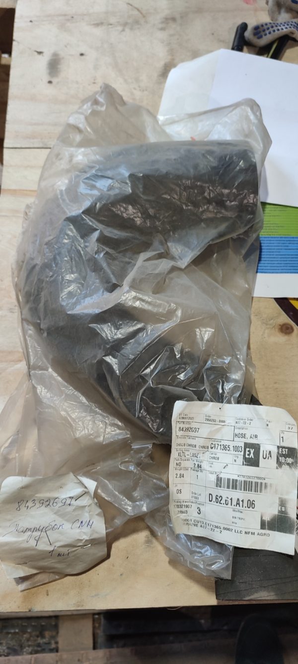 84392697 Патрубок CNH 84392697 Патрубок CNH