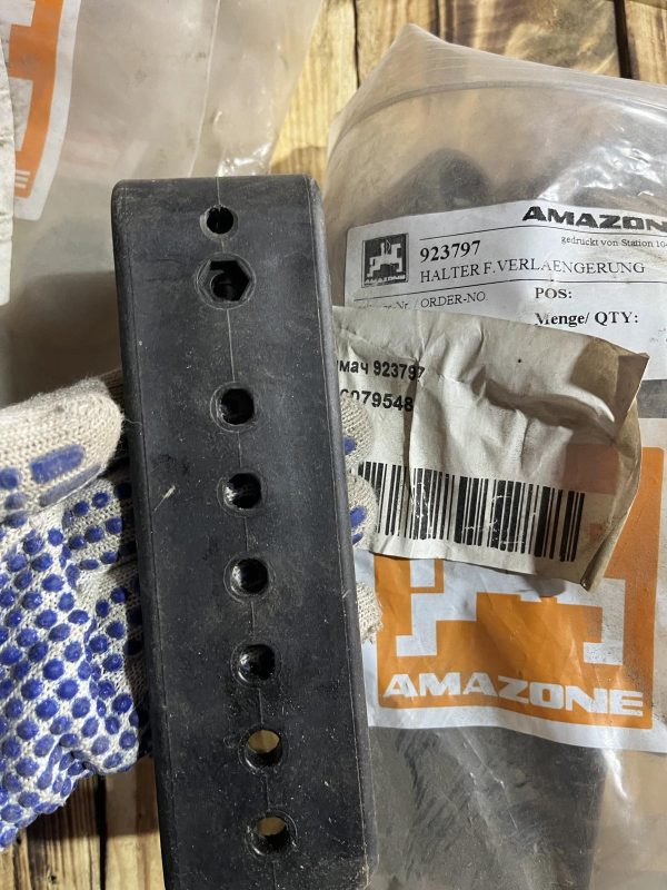 923797 Тримач паливної штанги подовжений Amazone 923797 Тримач паливної штанги подовжений Amazone