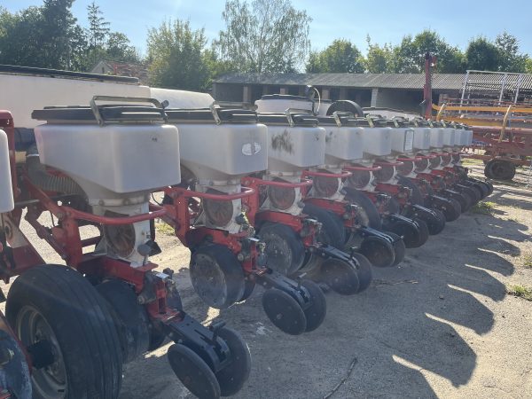 IMG_0480 Сівалка точного висіву Massey Ferguson 555 (MF555) 12R