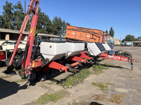 IMG_0484 Сівалка точного висіву Massey Ferguson 555 (MF555) 12R