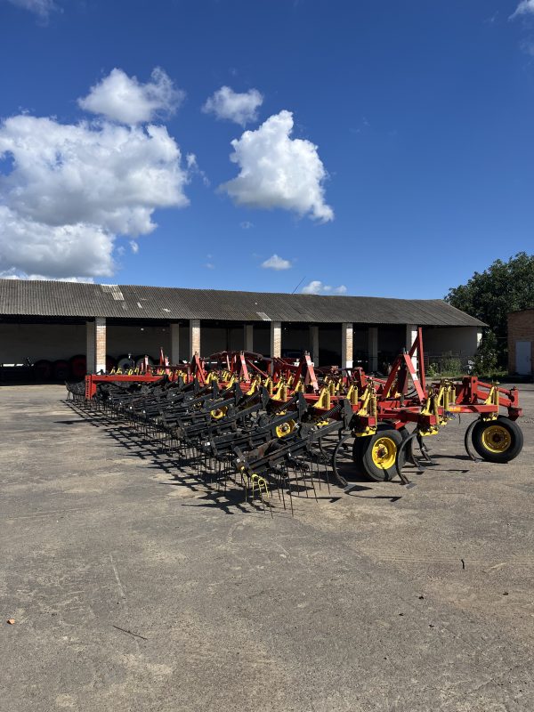Культиватор суцільного обробітку Bourgault 8810-35 (18 м)