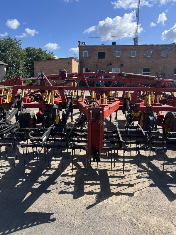 Культиватор суцільного обробітку Bourgault 8810-35 (18 м)