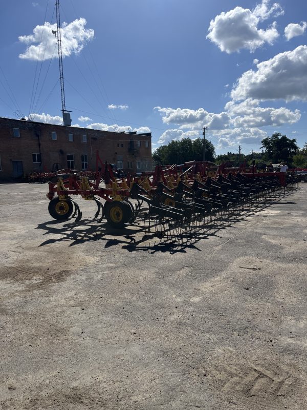 Культиватор суцільного обробітку Bourgault 8810-35 (18 м)