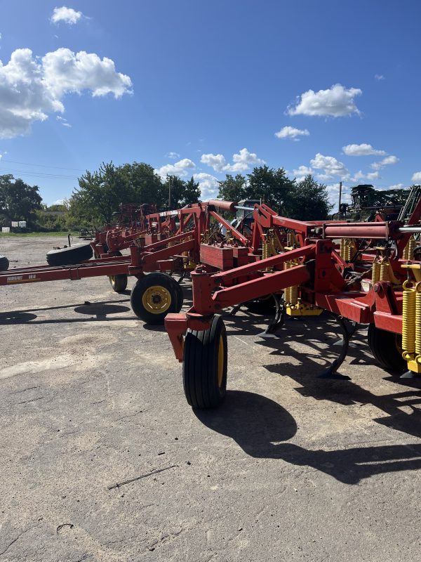 Культиватор суцільного обробітку Bourgault 8810-35 (18 м)