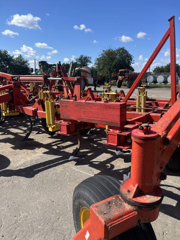 Культиватор суцільного обробітку Bourgault 8810-35 (18 м)