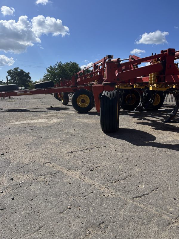 Культиватор суцільного обробітку Bourgault 8810-35 (18 м)