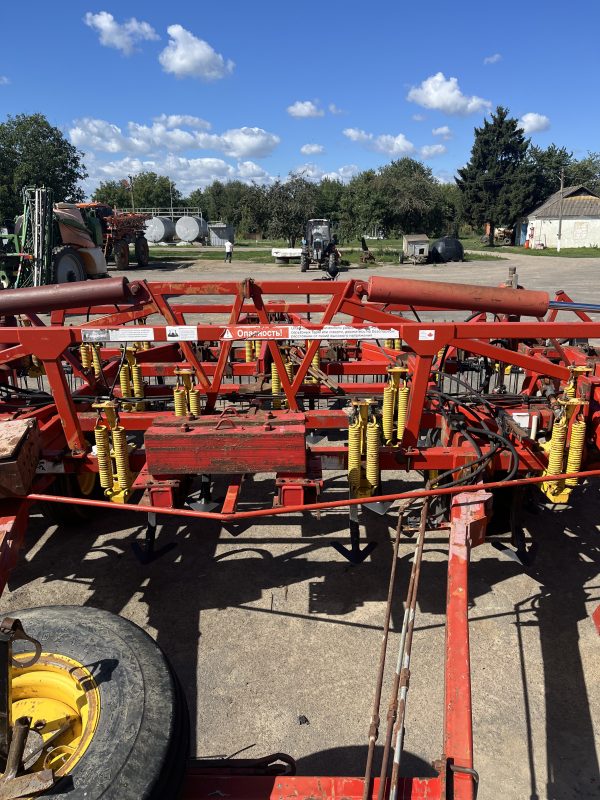 Культиватор суцільного обробітку Bourgault 8810-35 (18 м)