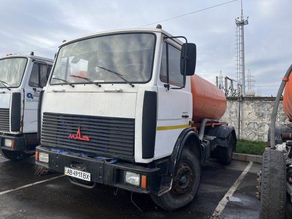 Асенізатор МАЗ-533702