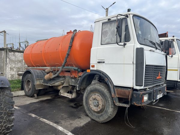 Асенізатор МАЗ-533702