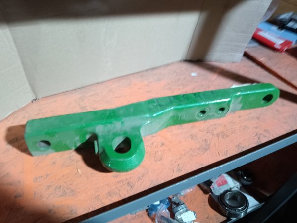 L156465 Тяга, кронштейн John Deere