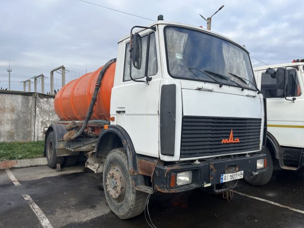 Асенізатор МАЗ-533702