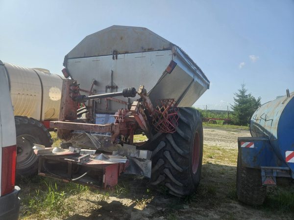 Розкидач добрив Bredal K105