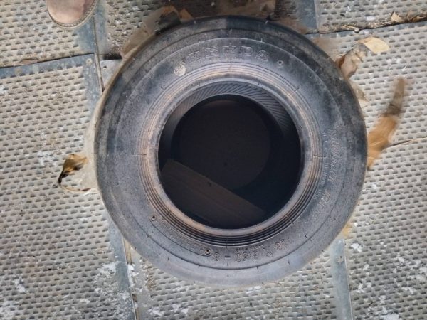 Шина сільськогосподарська універсальна безкамерна 16,006,5-R8 10 сл Шина сільськогосподарська універсальна безкамерна 16,00/6,5-R8 10 сл