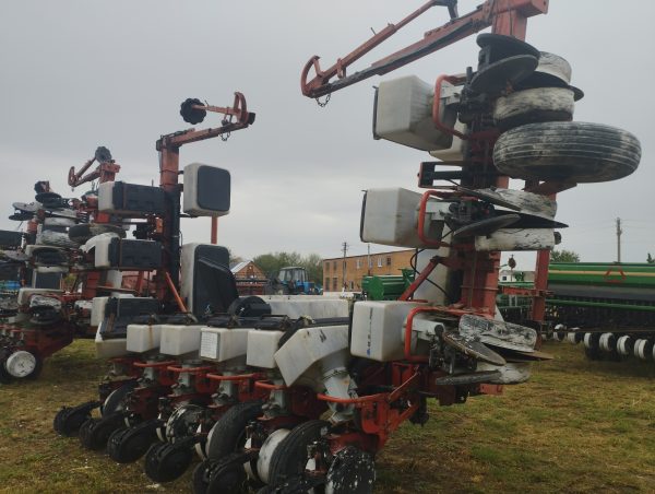 Сівалки точного висіву Massey Ferguson MF 555  12-рядні
