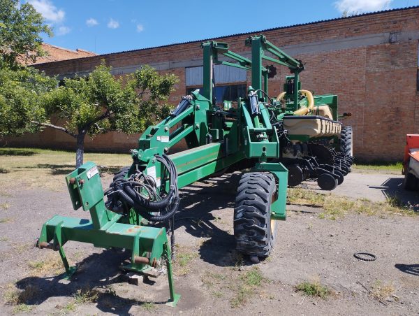 Просапна 16-рядна причіпна пневматична сівалка Great Plains YP-1625AHD-32TR70