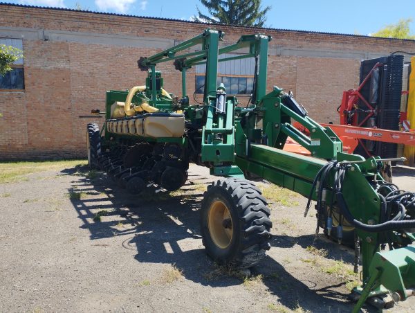 Просапна 16-рядна причіпна пневматична сівалка Great Plains YP-1625AHD-32TR70