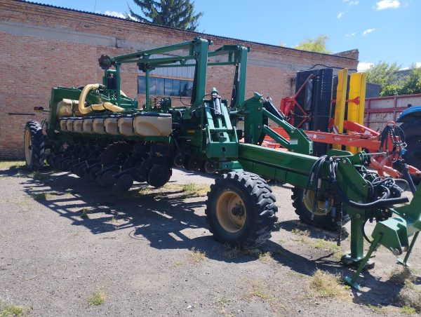 Просапна 16-рядна причіпна пневматична сівалка Great Plains YP-1625AHD-32TR70