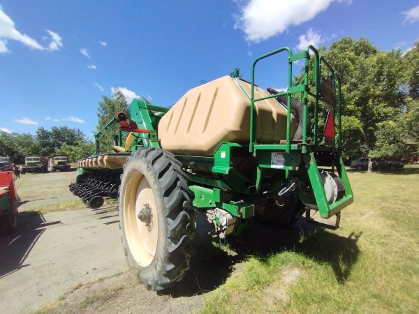 Просапна 16-рядна причіпна пневматична сівалка Great Plains YP-1625AHD-32TR70