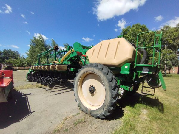 Просапна 16-рядна причіпна пневматична сівалка Great Plains YP-1625AHD-32TR70