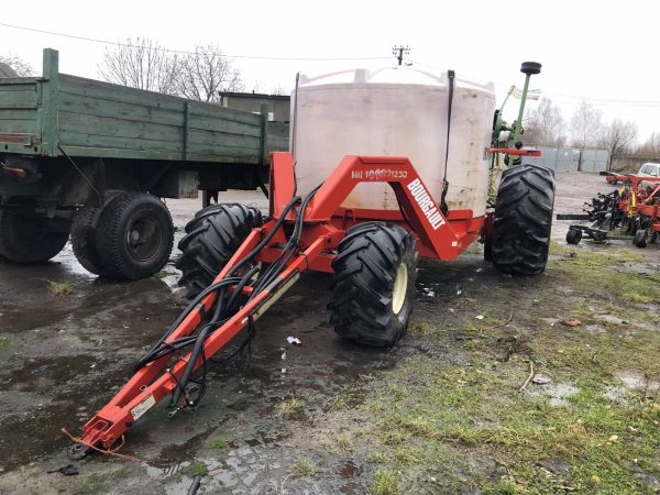 Розподільник мінеральних добрив Bourgault-LFC2400 (9 куб)