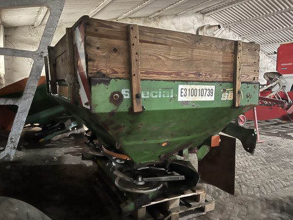 IMG_9327 Навісний розкидач мінеральних добрив Amazone ZAM‑1800