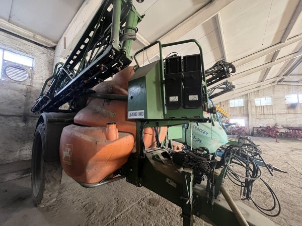 Причіпний обприскувач Amazone UX 3200
