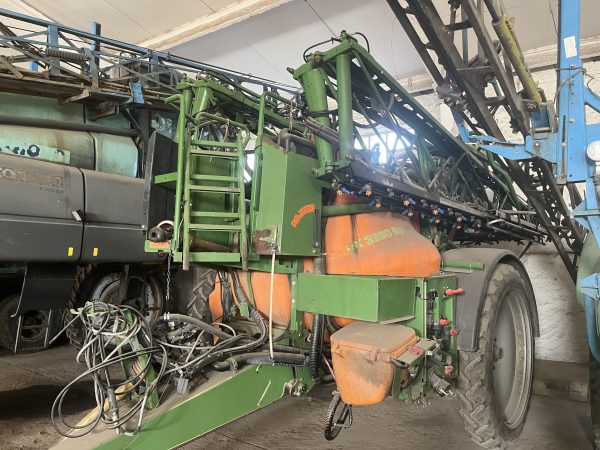 Причіпний обприскувач Amazone UX 3200