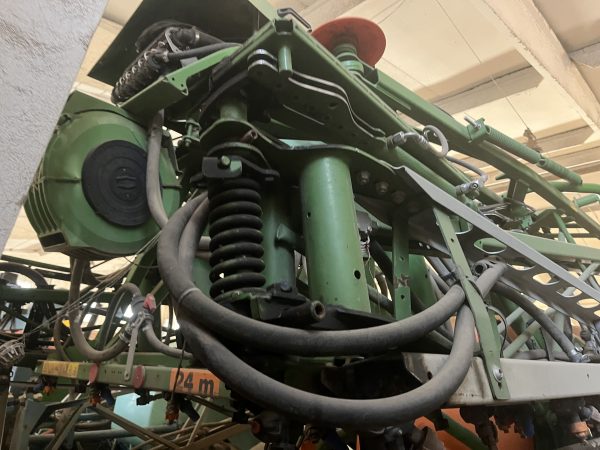 Причіпний обприскувач Amazone UX 3200