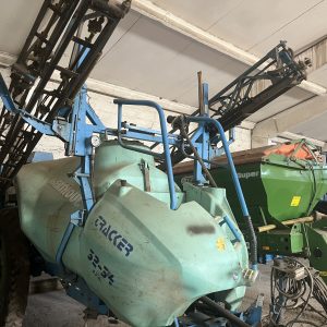 Причіпний обприскувач Berthoud Tracker 3200 (з 18-метровою штангою)