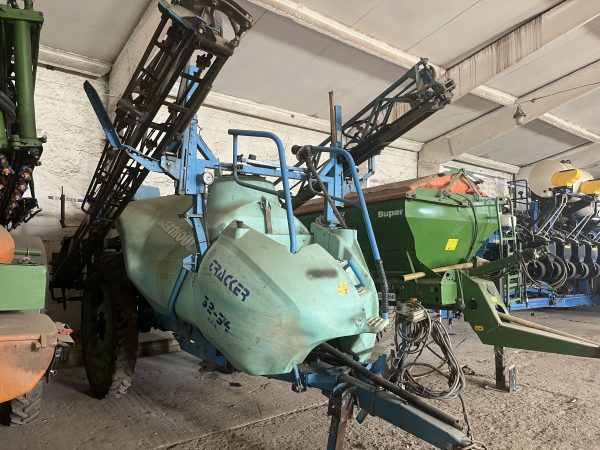 Причіпний обприскувач Berthoud Tracker 3200 (з 18-метровою штангою)