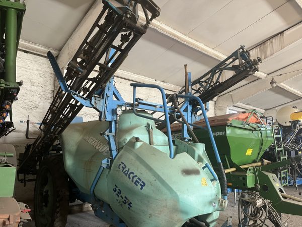 Причіпний обприскувач Berthoud Tracker 3200 (з 18-метровою штангою)