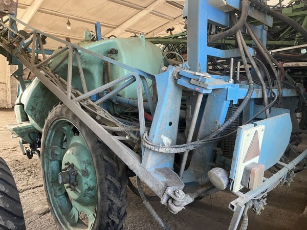 Причіпний обприскувач Berthoud Tracker 3200 (з 18-метровою штангою)