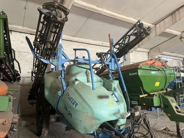 Причіпний обприскувач Berthoud Tracker 3200 (з 18-метровою штангою)