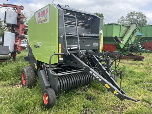 Рулонний прес-підбирач Claas Rollant 260