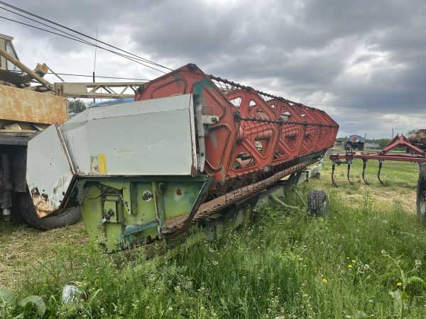 Зернова жниварка Claas C660