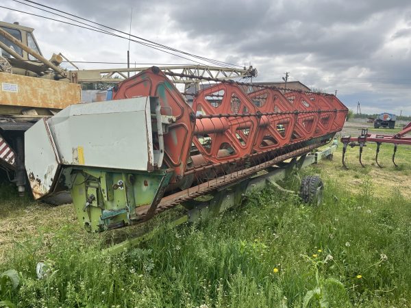 Зернова жниварка Claas C660