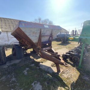 Розкидач добрив МВУ-8