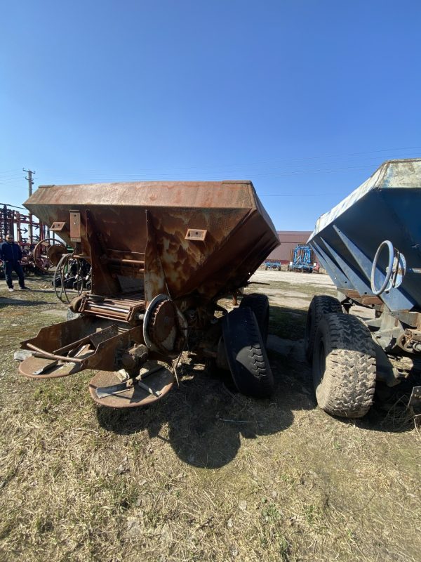 САЙТ IMG_8045 Розкидач добрив МВУ-8