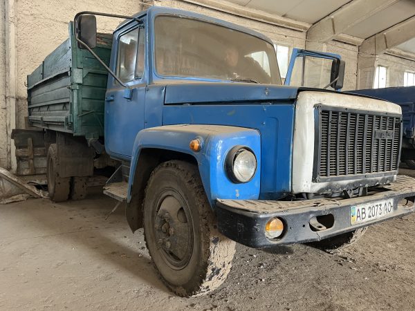 Вантажний автомобіль самоскид ГАЗ-САЗ-3507
