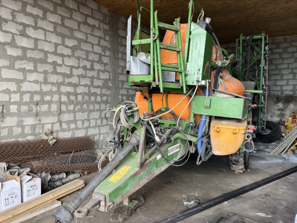 Причіпний обприскувач Amazone UX 3200