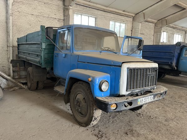 Вантажний автомобіль самоскид ГАЗ-САЗ-3507
