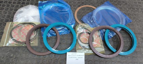 photo_5208457817562484330_y 21978 Комплект сальників маточина колеса Febi